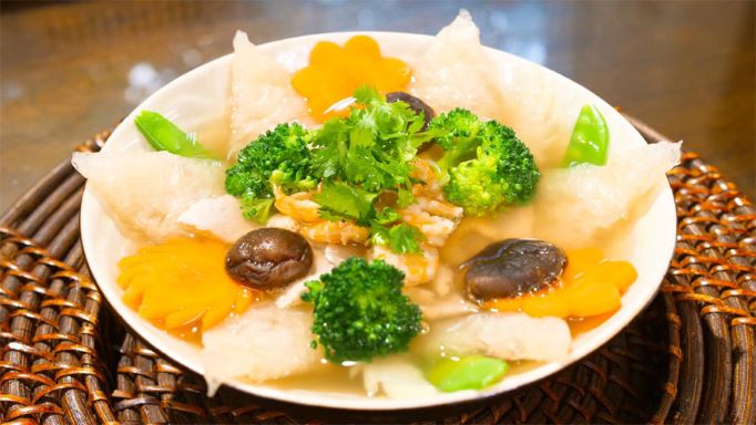 Canh bóng thả - món ăn ngày tết giúp đẹp da, kéo dài tuổi thọ - Ảnh 1.