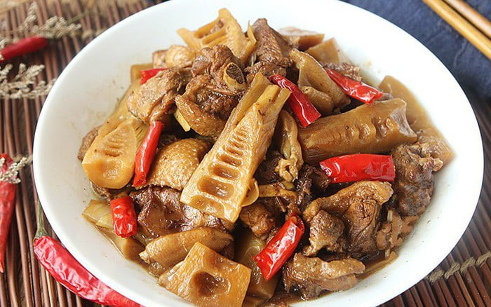 Mê mẩn với món vịt kho măng ngon đúng điệu